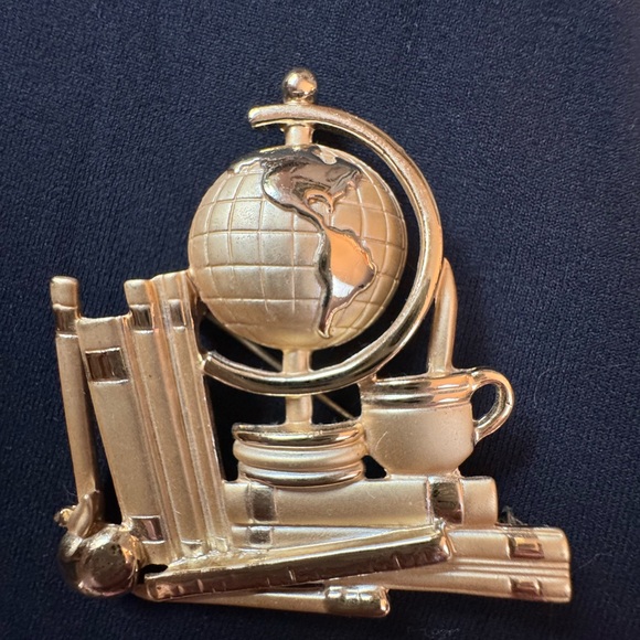 Jewelry - BROOCH Pin Teacher SCHOOL COLLEGE Graduation THEME Perfect Gift  NEW